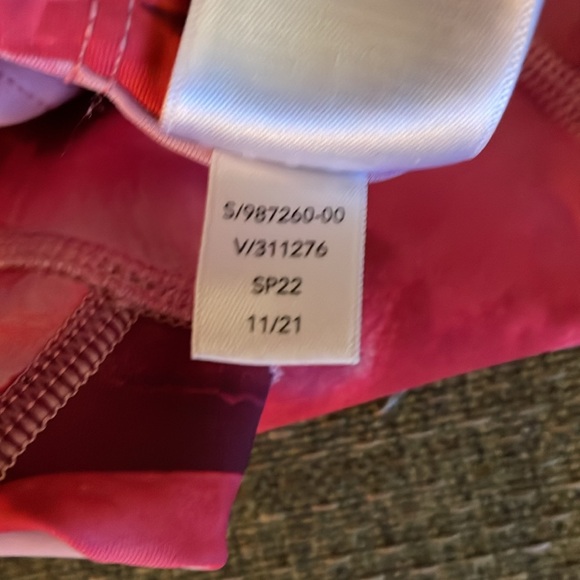 Athleta Ultimate Stash II Capris Painted Energy - Picture 8 of 12